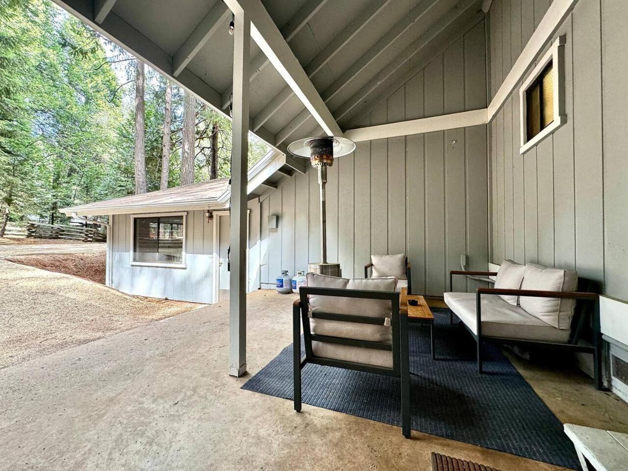 Cabin In The Trees-Game Room Pollock Pines ภายนอก รูปภาพ