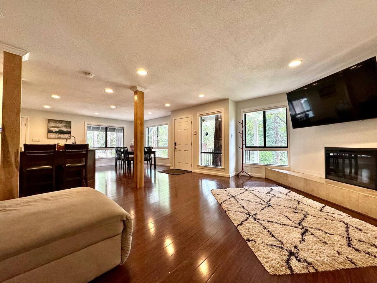 Cabin In The Trees-Game Room Pollock Pines ภายนอก รูปภาพ